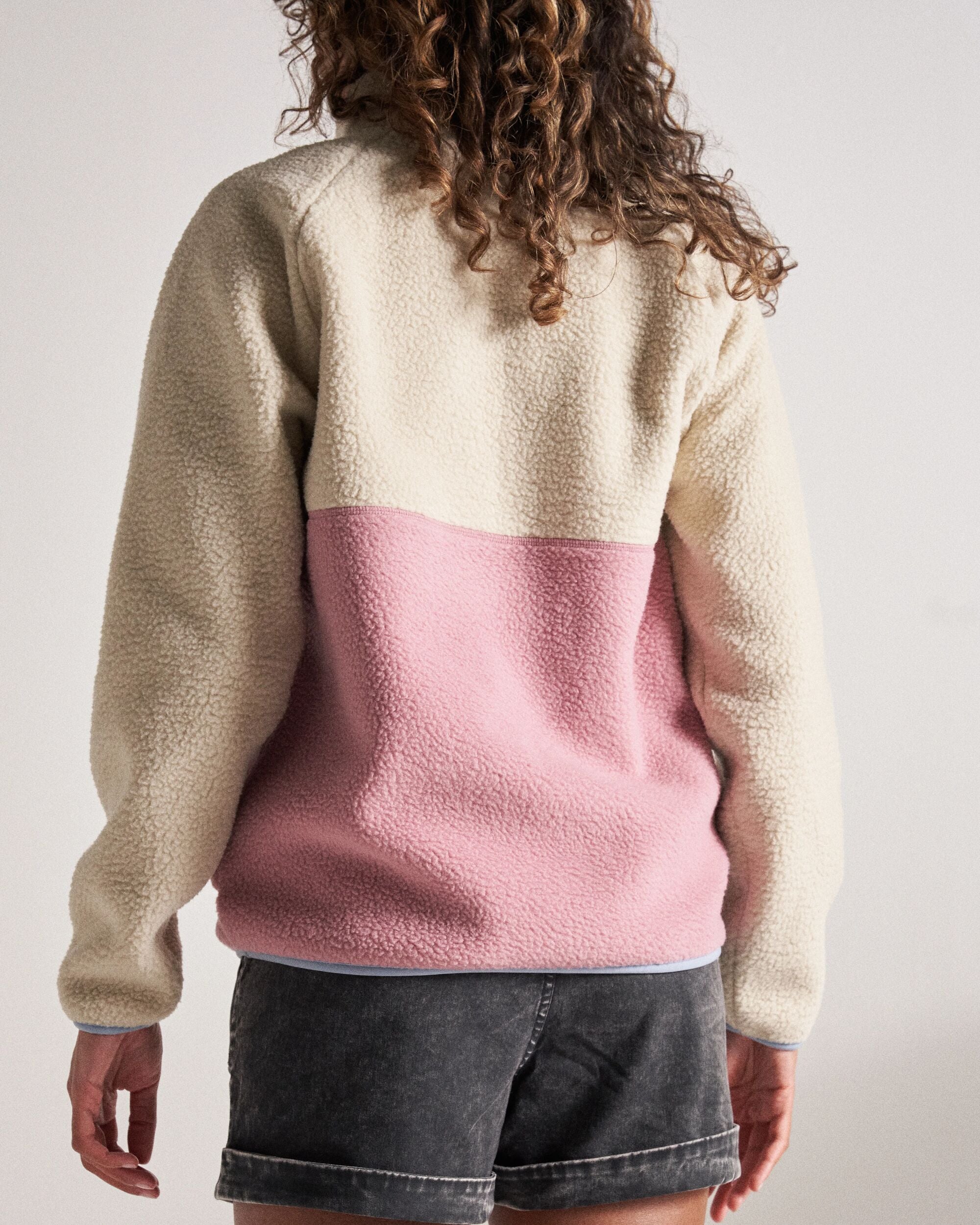 Home Sherpa Fleece - Oatmeal/Pink haze - Studio Model