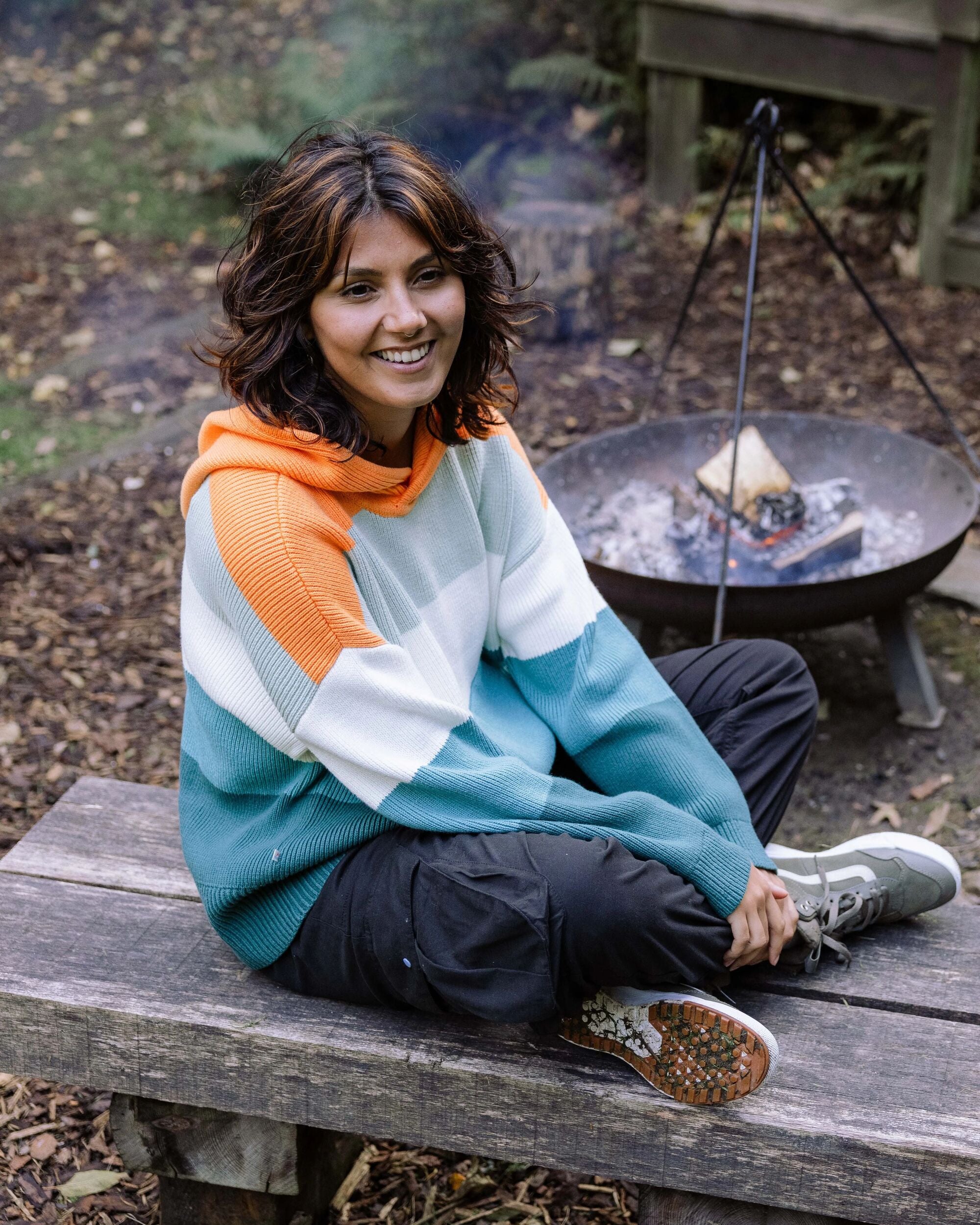 Moments Übergroßer Bio-Strickpullover mit Kapuze Mehrfarbig