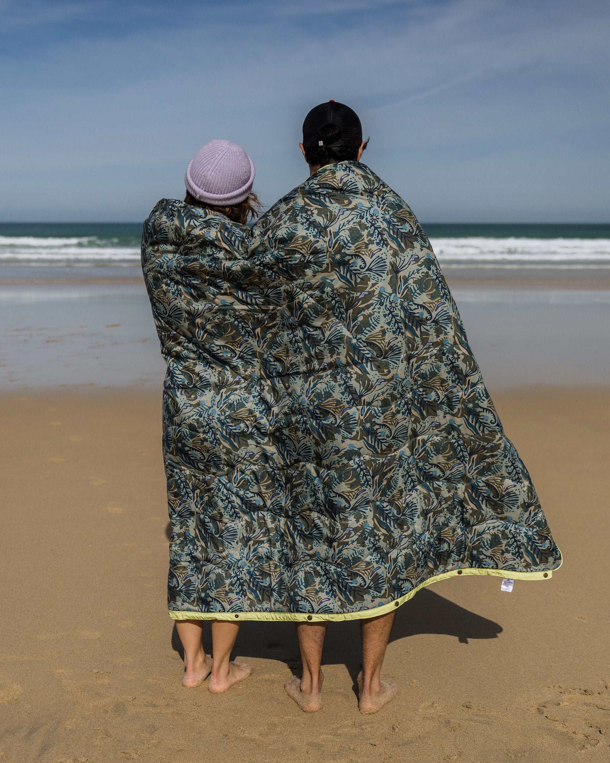 Van Recycled Ripstop Blanket - Abstract Seaweed Pistachio - Lifestyle