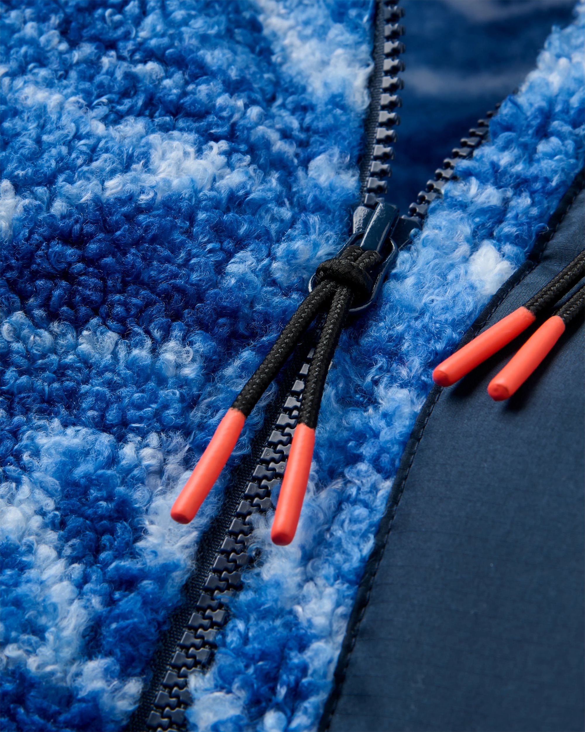 Ravi Sherpa Fleece - Tracks Electric Blue - Flatlay