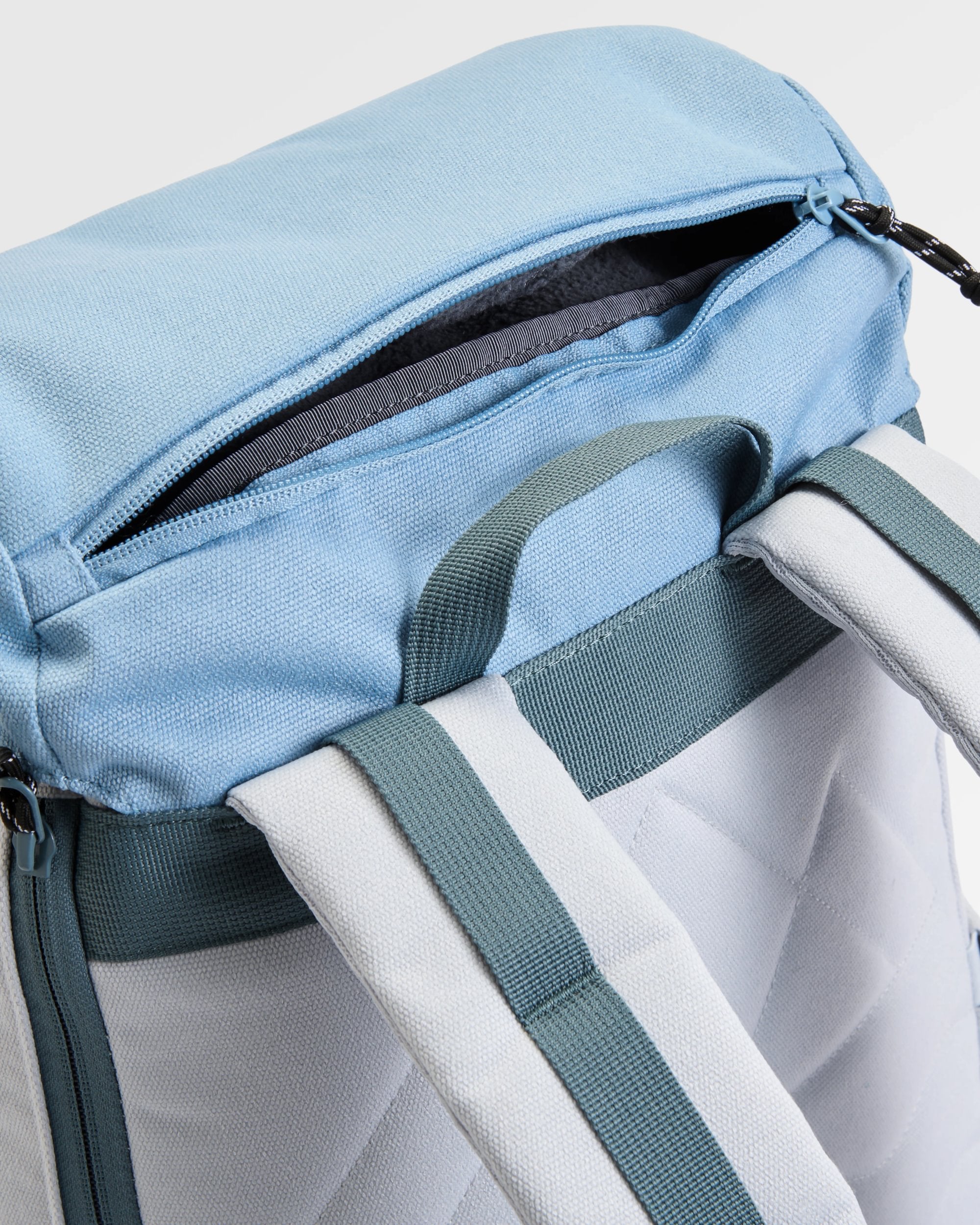 Vantage 18L Backpack - Faded Denim/ Grey Blue - Flatlay