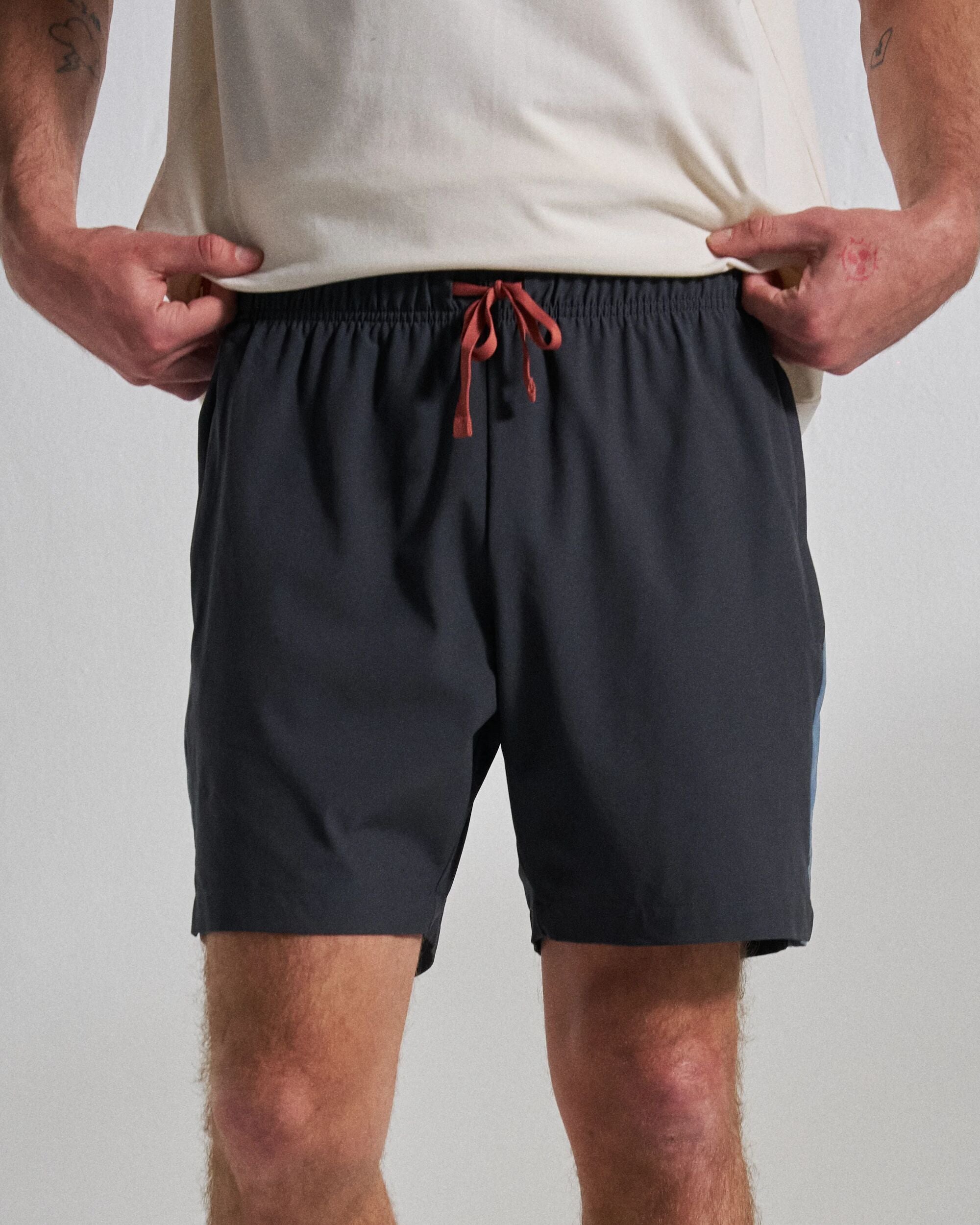 Swift Trail Short 7" - Faded Black - Studio Model