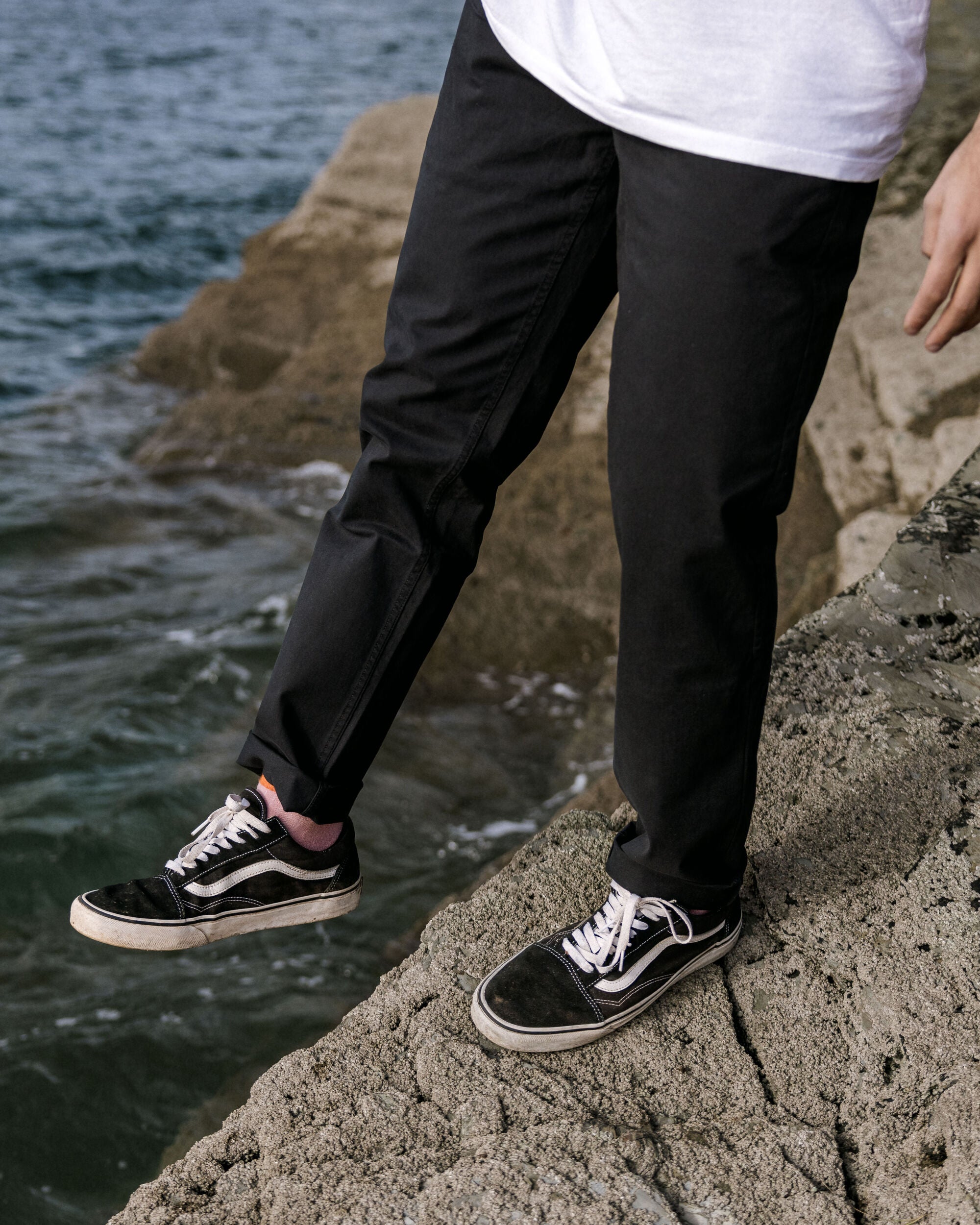 365 5 Pocket Trouser - Black - Lifestyle