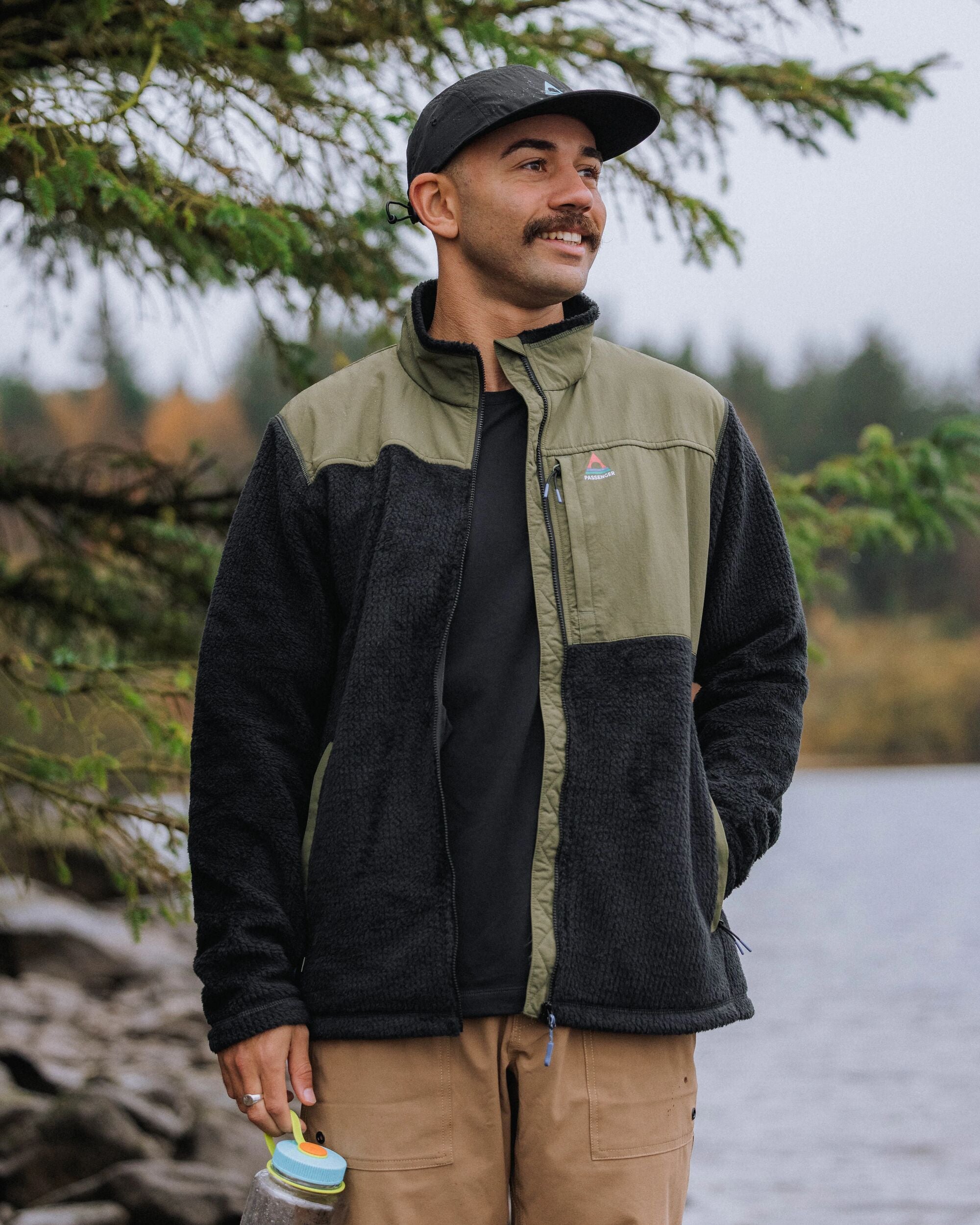 Venturescape Men's Recycled Fleece - Black/Khaki - Lifestyle