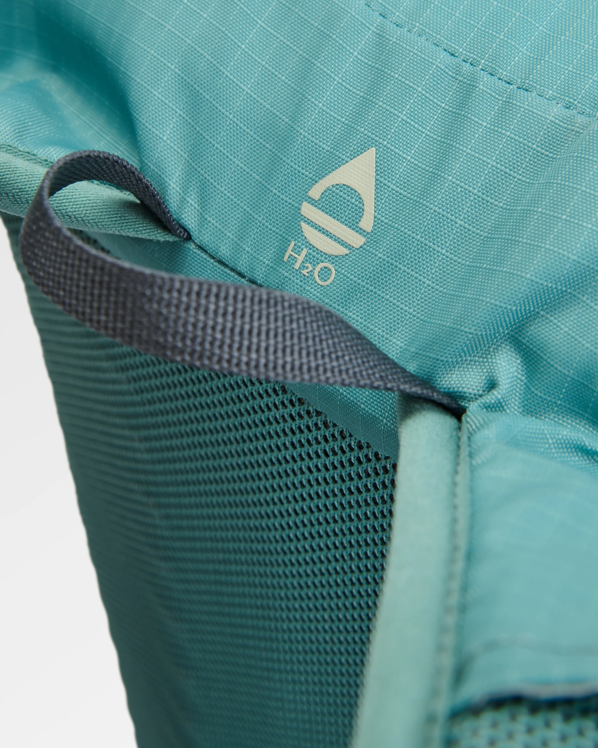 Trail Recycled 15L Hydration Pack - Arctic - Flatlay