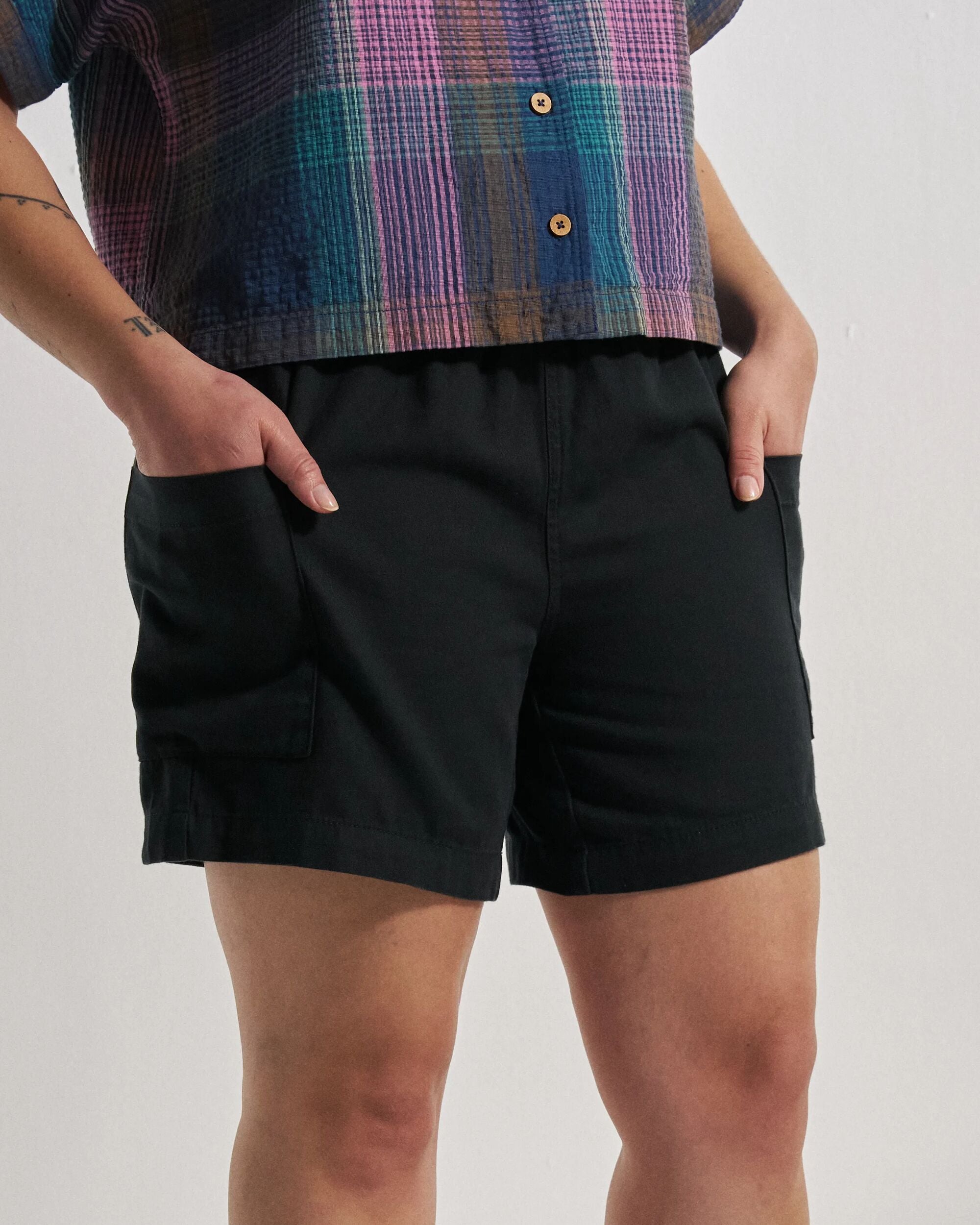 Whirl Short - Black - Studio Model