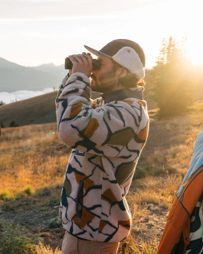 Valiant Deep Pile Fleece - Abstract Trails Pebble Grey - Lifestyle