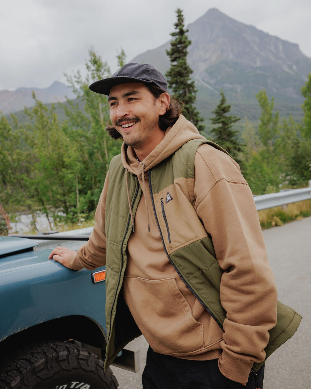 Oceanic Insulated Vest - Khaki - Lifestyle