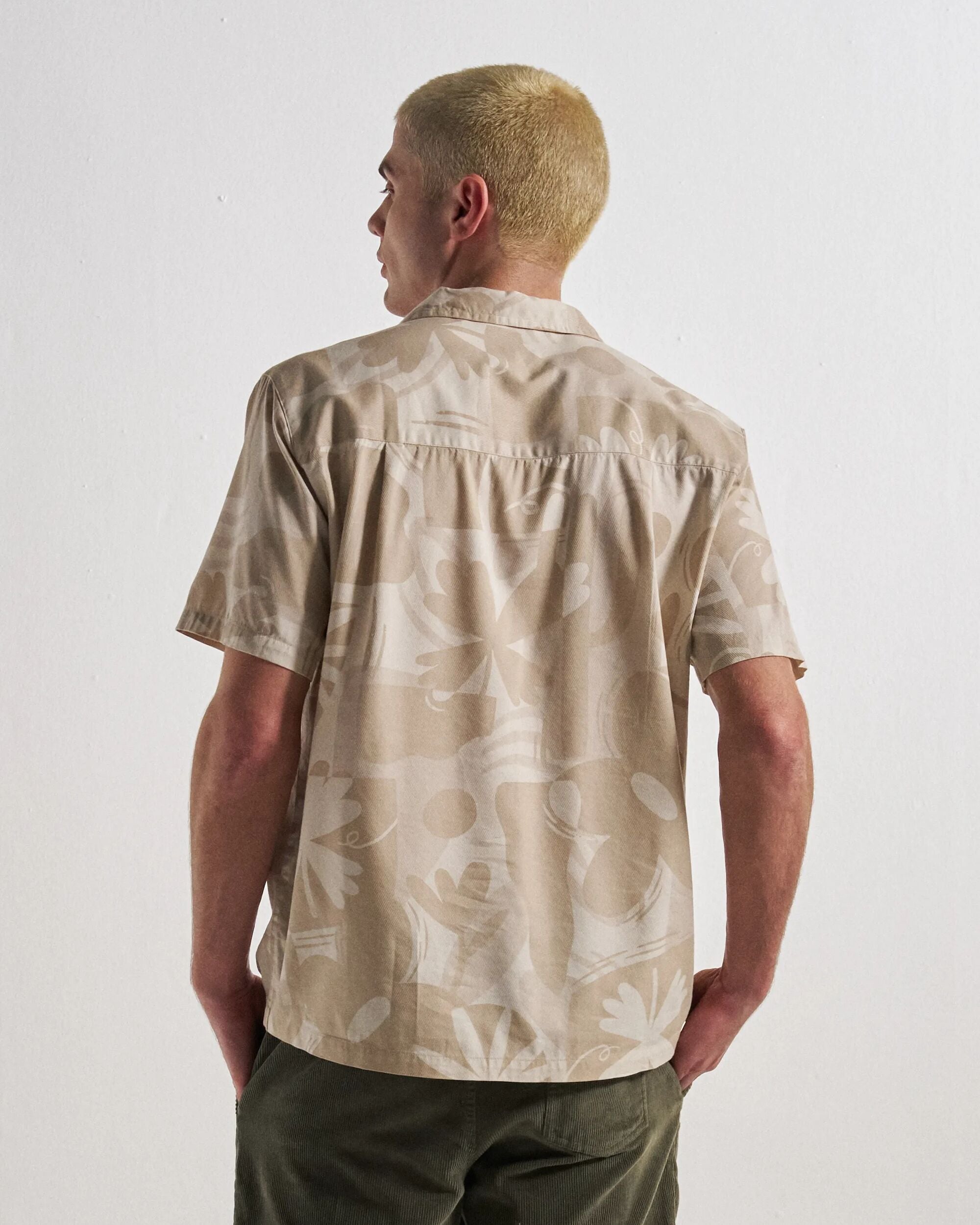 Cove Short Sleeve Shirt - Roam Further Birch - Studio Model