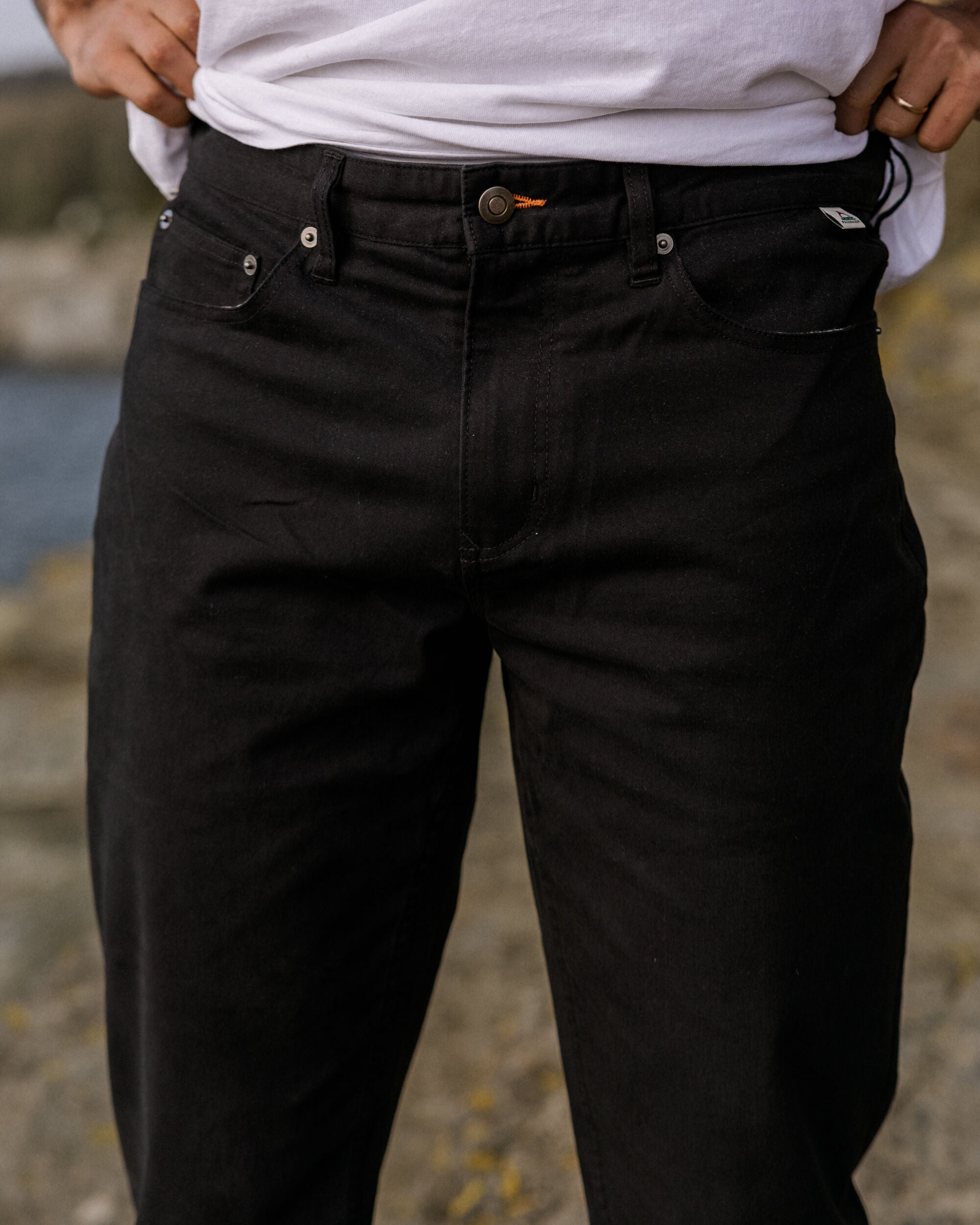 365 5 Pocket Trouser - Black - Lifestyle