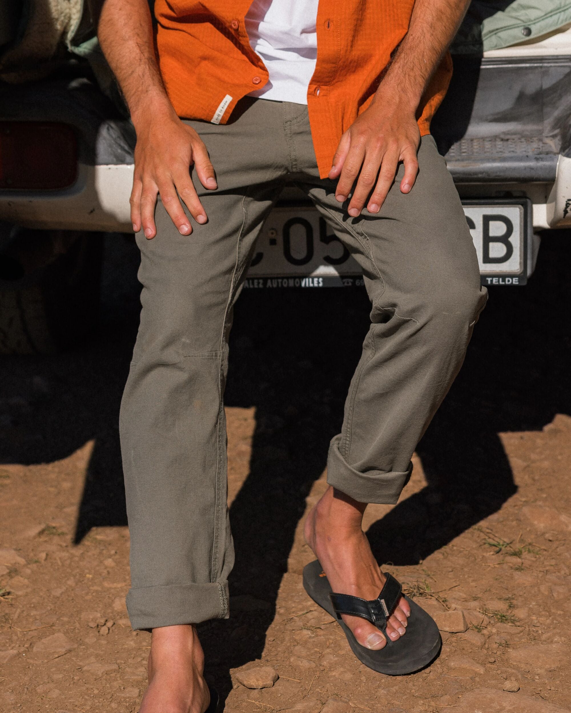 Horizon Comfort Chino - Dusty Olive - Lifestyle