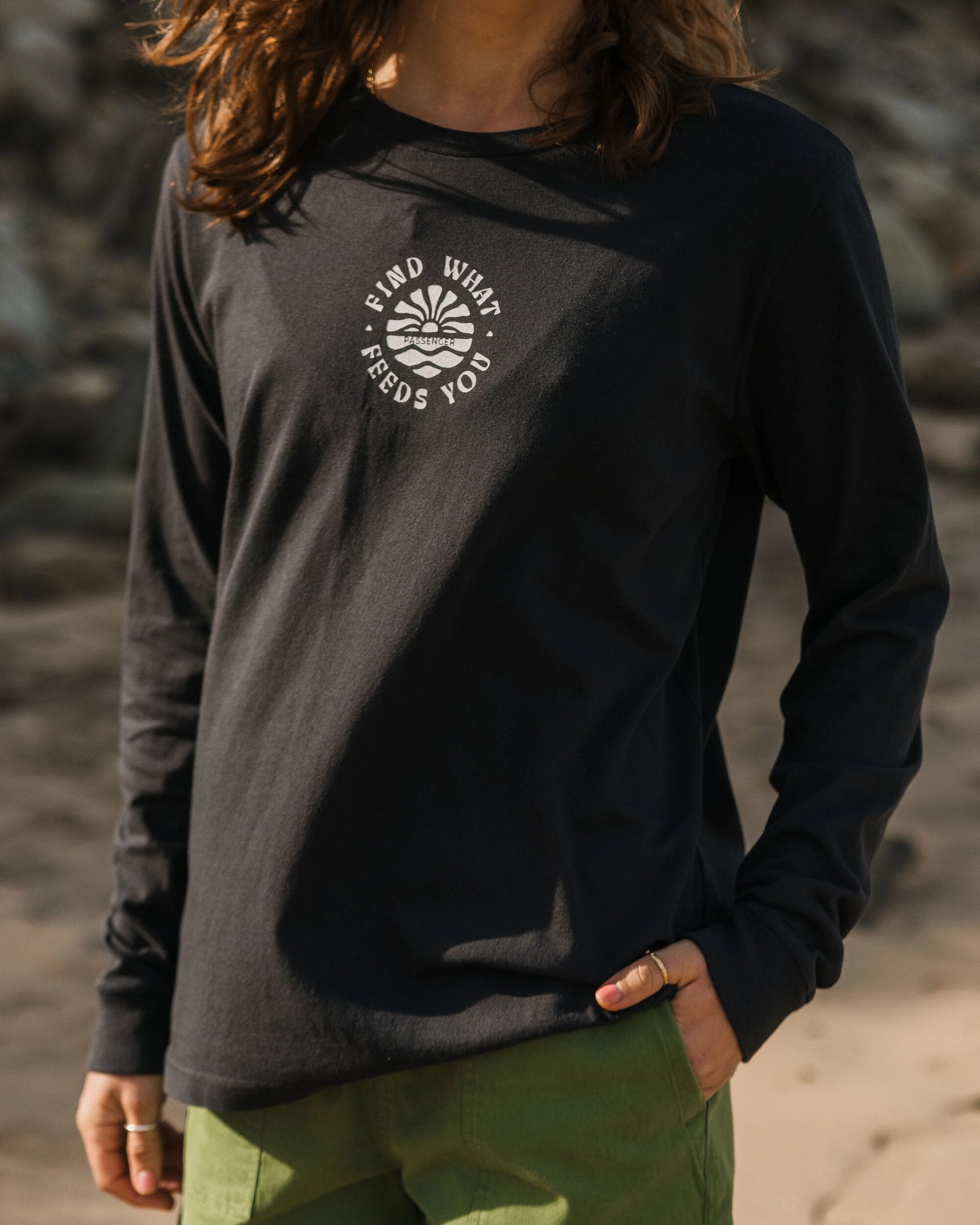 Discovery Recycled Cotton LS T-Shirt - Black - Lifestyle