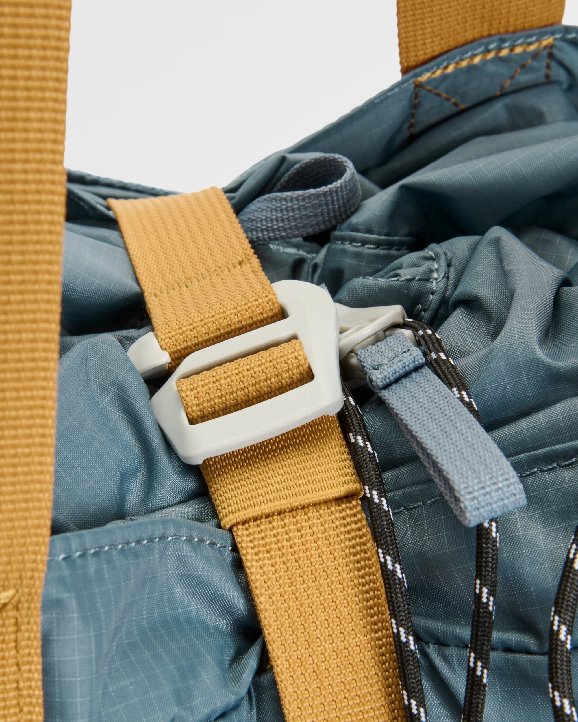 Travelscape Light Tote - Stormy Blue - Flatlay
