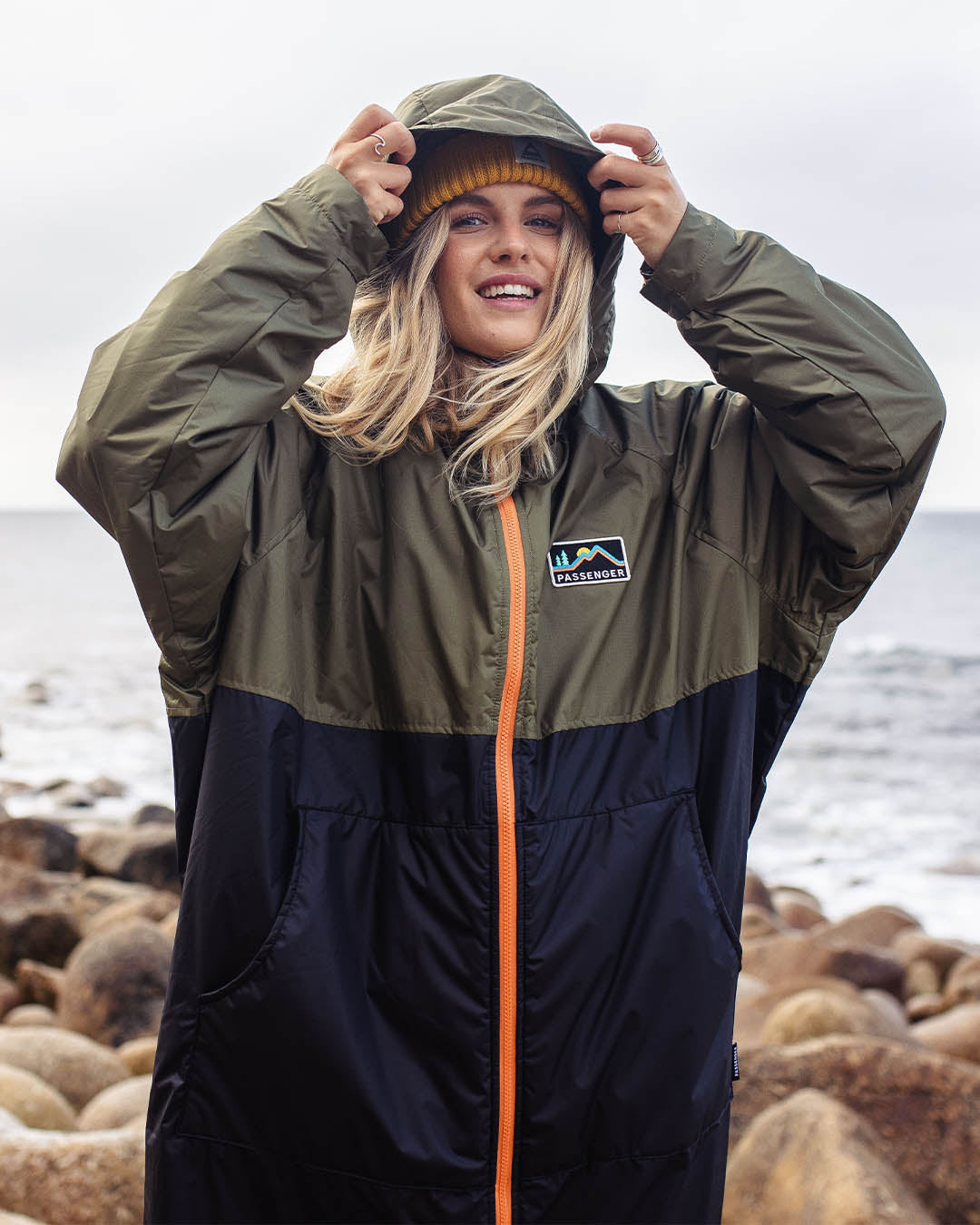 Roaming Recycled Sherpa Lined Changing Robe - Black/ Khaki - Lifestyle - Female